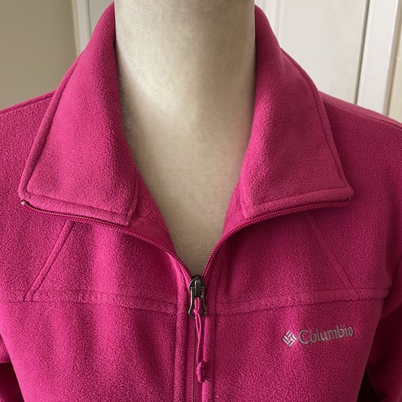 Columbia Women’s zip front fleece jacket. - Picture 6 of 12
